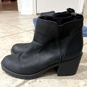 Chinese Laundry | Lisbon Lug Sole Booties | Black | Ankle Height | Size 9